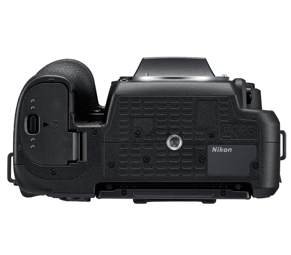 Зеркальный фотоаппарат Nikon D7500 Kit AF-S 18-140 VR DX