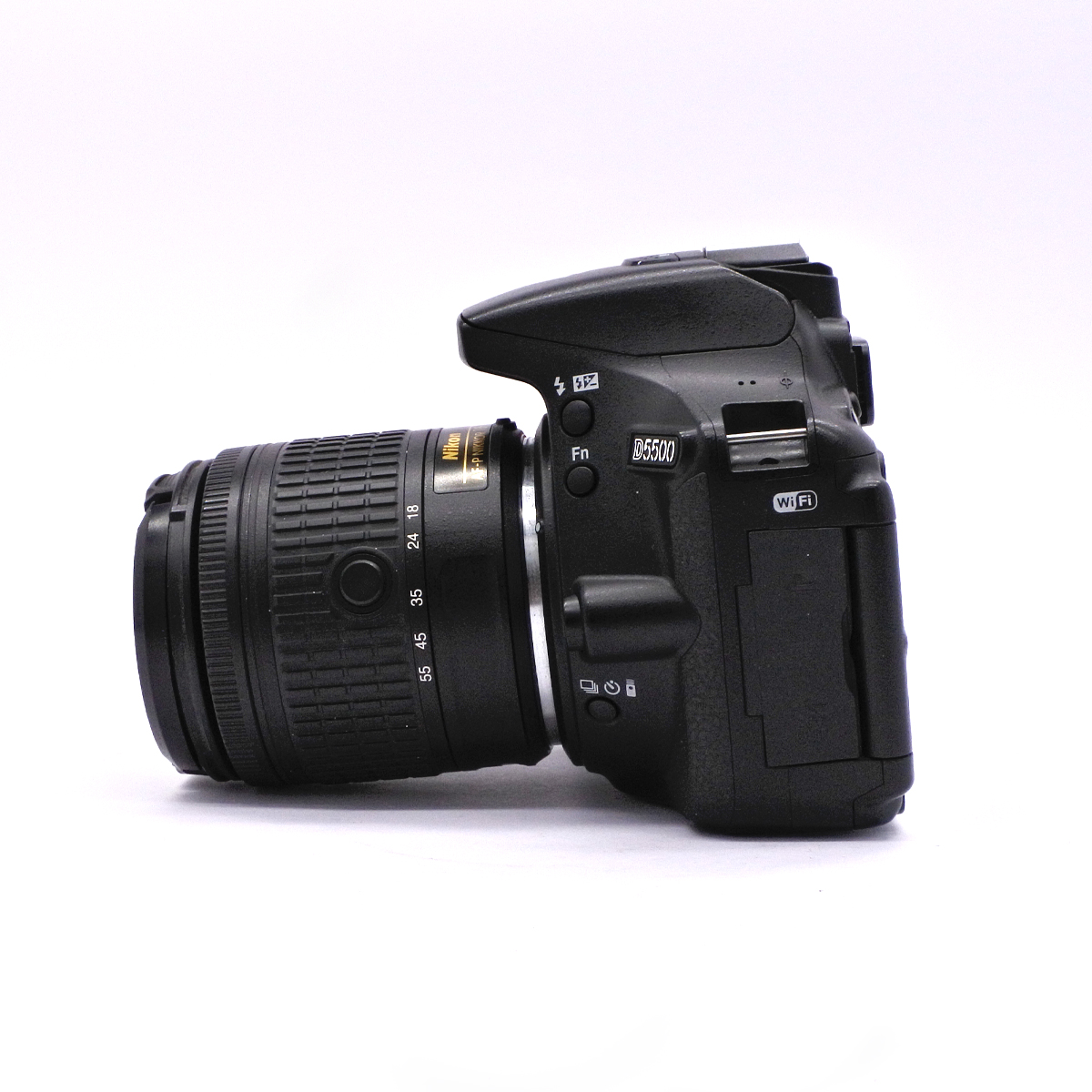 Зеркальный фотоаппарат Nikon D5500 Kit 18-55mm f/3.5-5.6 G DX VR (состояние 5) (б/у)