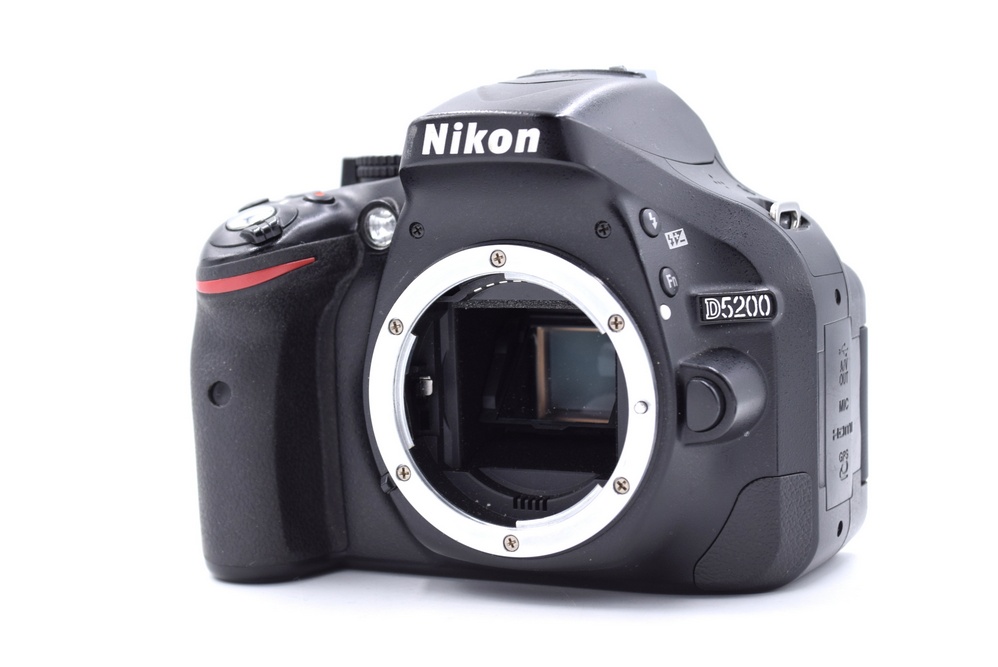 Зеркальный фотоаппарат Nikon D5200 Body (состояние 5-) (б/у)
