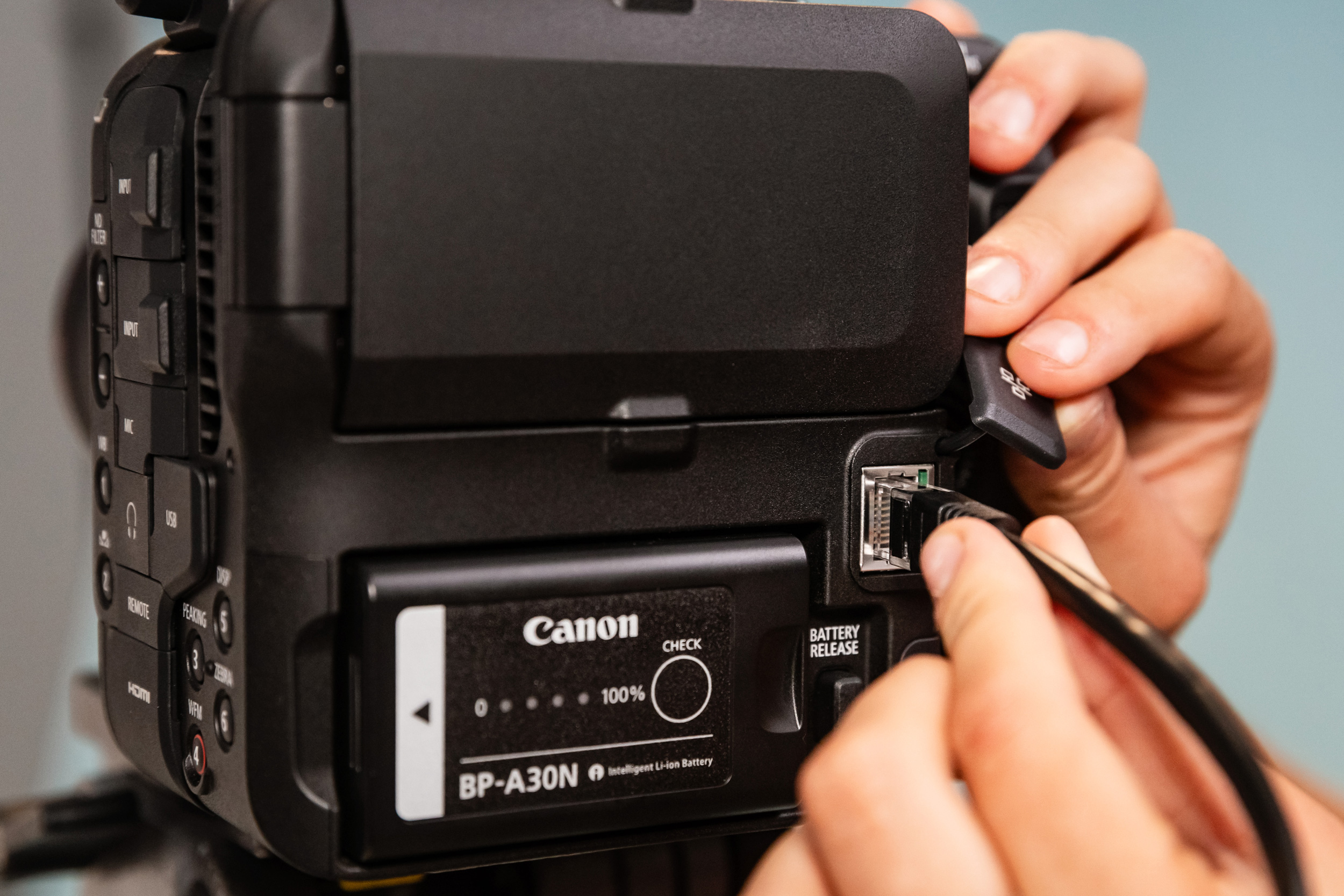 Видеокамера со сменной оптикой Canon EOS C80