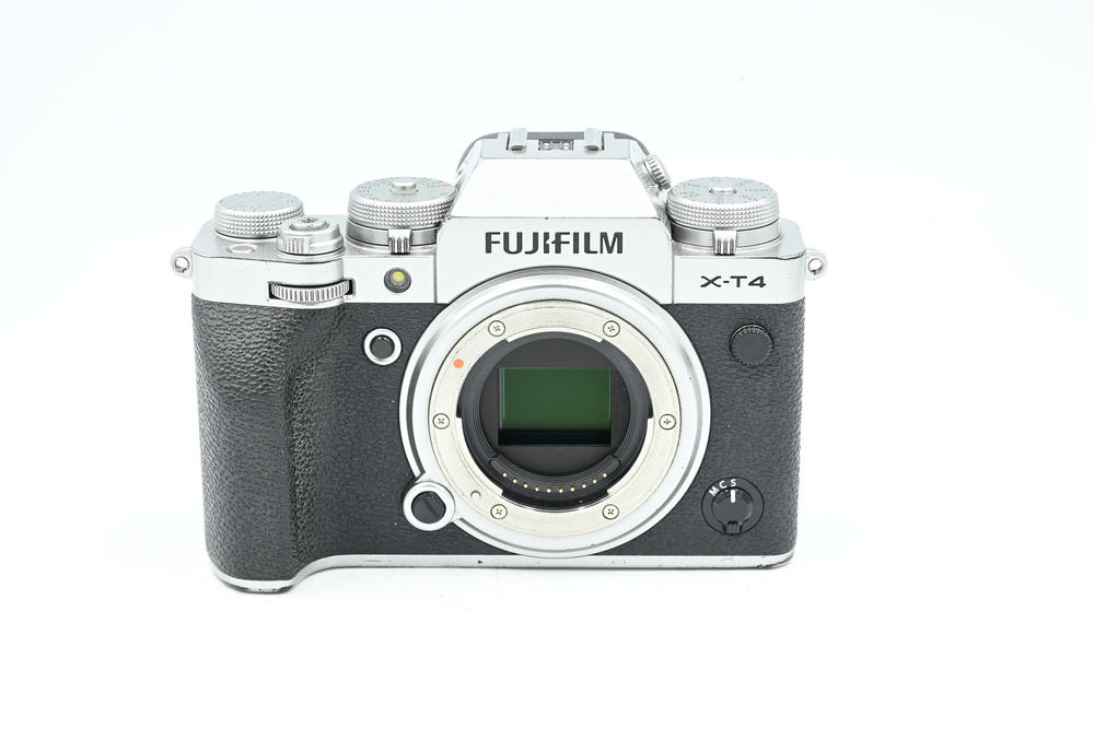 Беззеркальный фотоаппарат Fujifilm X-T4 Body, серебристый (состояние 4) (б/у)