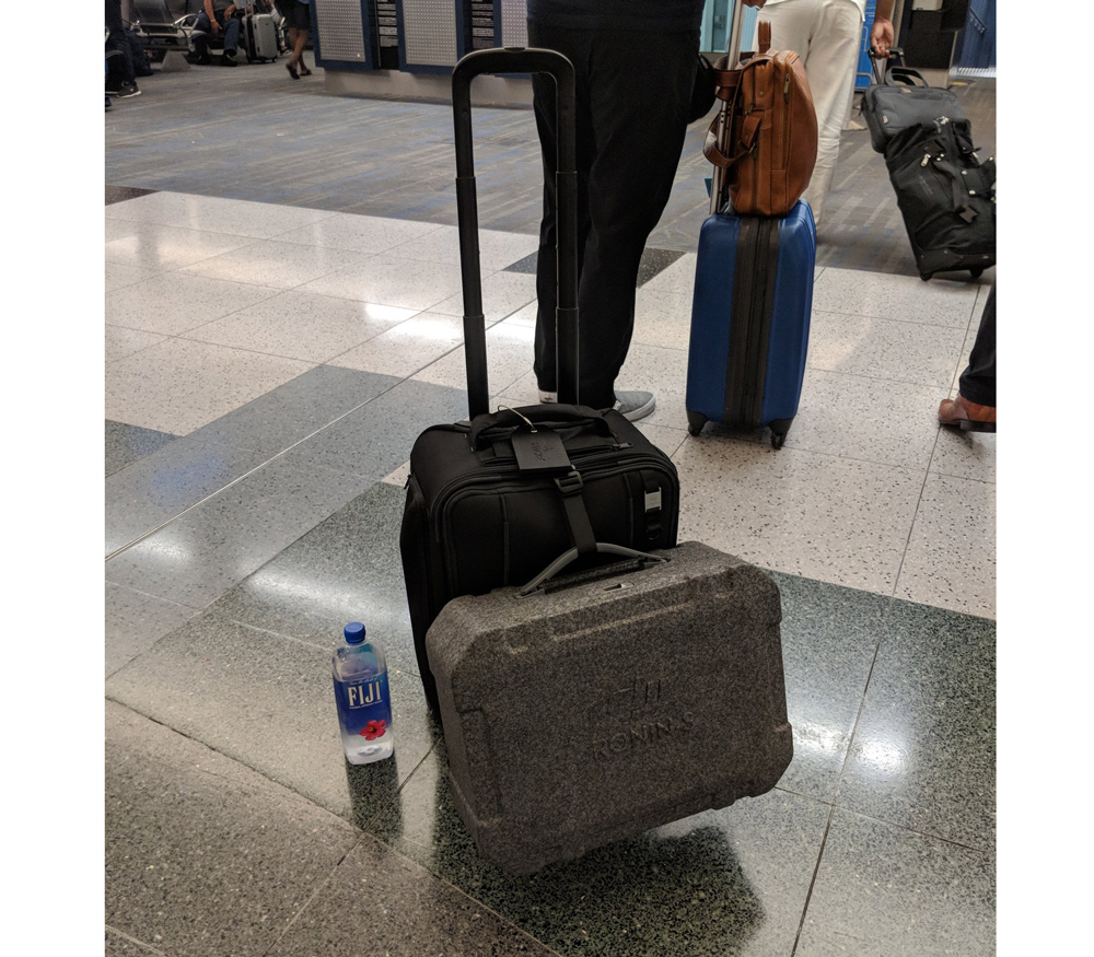 Чемодан на колесах Tenba Roadie Roller 21
