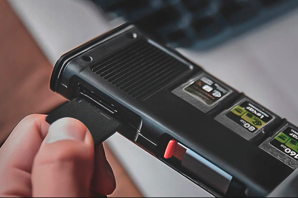 Карт-ридер и чехол PGYTECH CFexpress CreateMate, для CFE-A / SD, черный (уцененный)