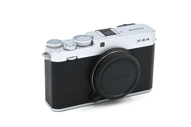 Беззеркальный фотоаппарат Fujifilm X-E4 + MHG-XE4 Silver (состояние 5) (б/у)