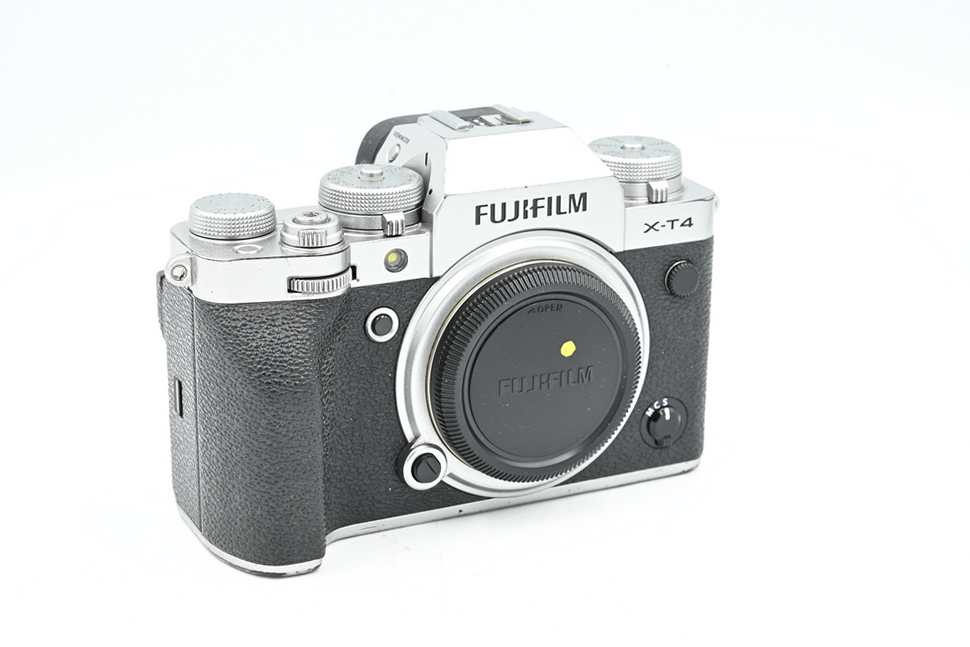 Беззеркальный фотоаппарат Fujifilm X-T4 Body, серебристый (состояние 4) (б/у)