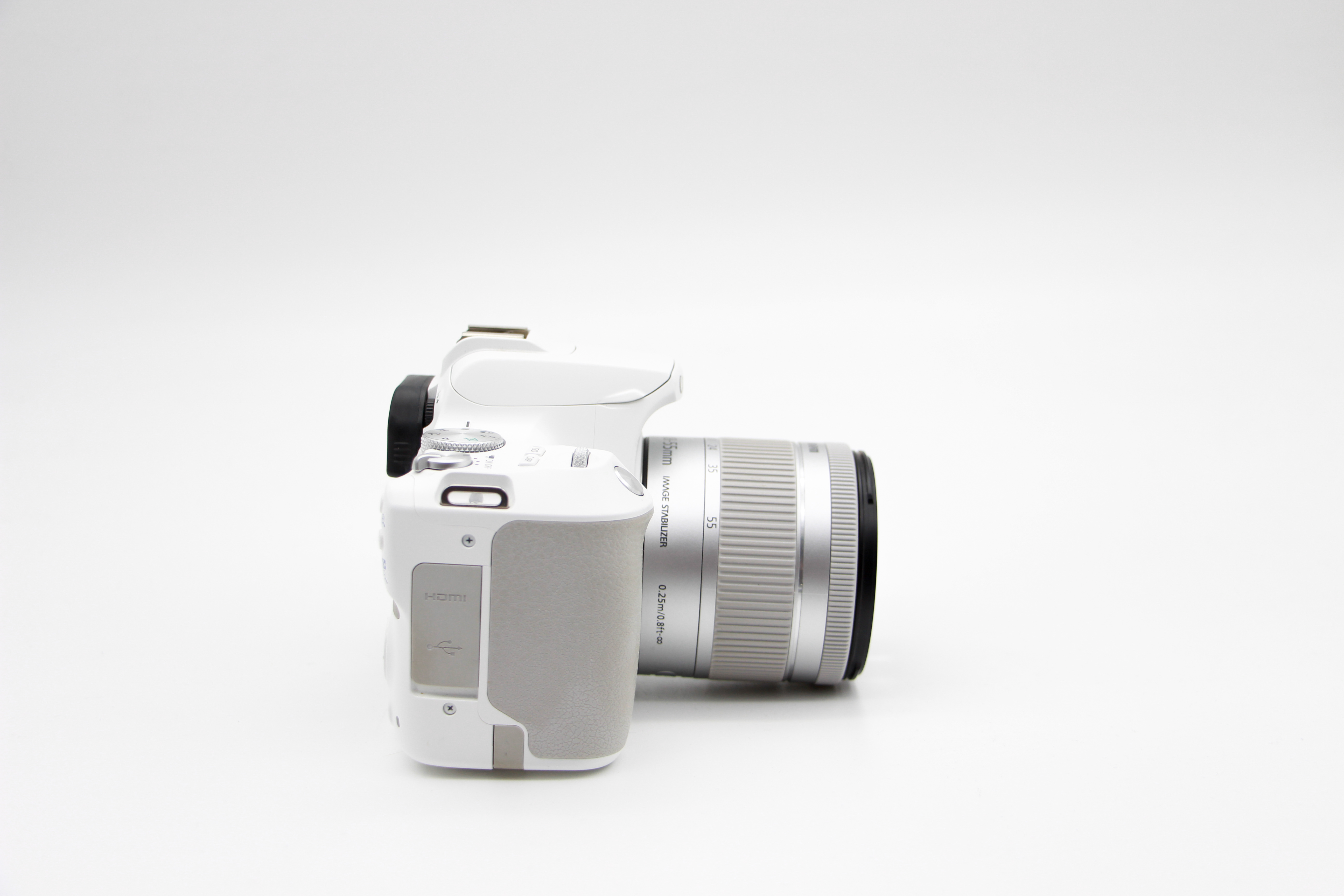 Зеркальный фотоаппарат Canon EOS 250D Kit 18-55mm f/4-5.6 IS STM White (состояние 5) (б/у)