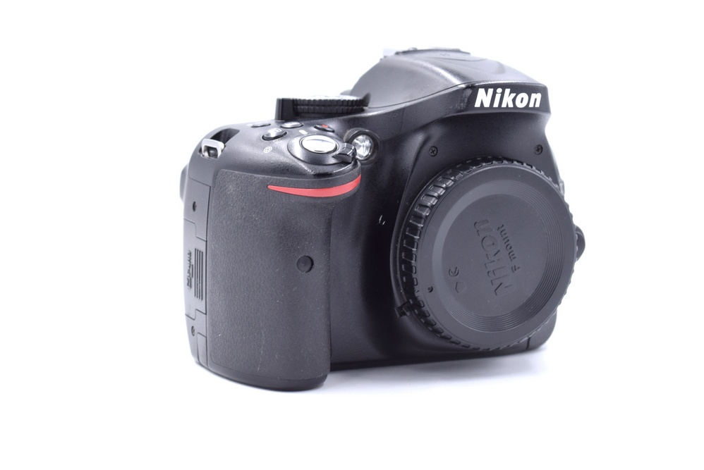 Зеркальный фотоаппарат Nikon D5200 Body (состояние 5-) (б/у)