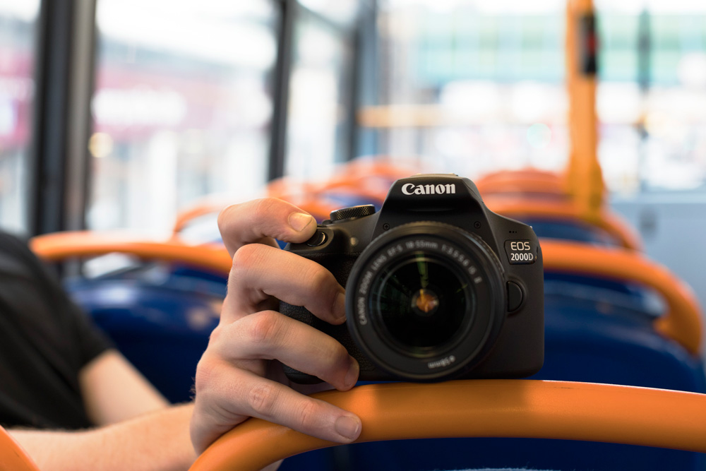 Зеркальный фотоаппарат Canon EOS 2000D Kit EF-S 18-55mm IS II (уцененный)