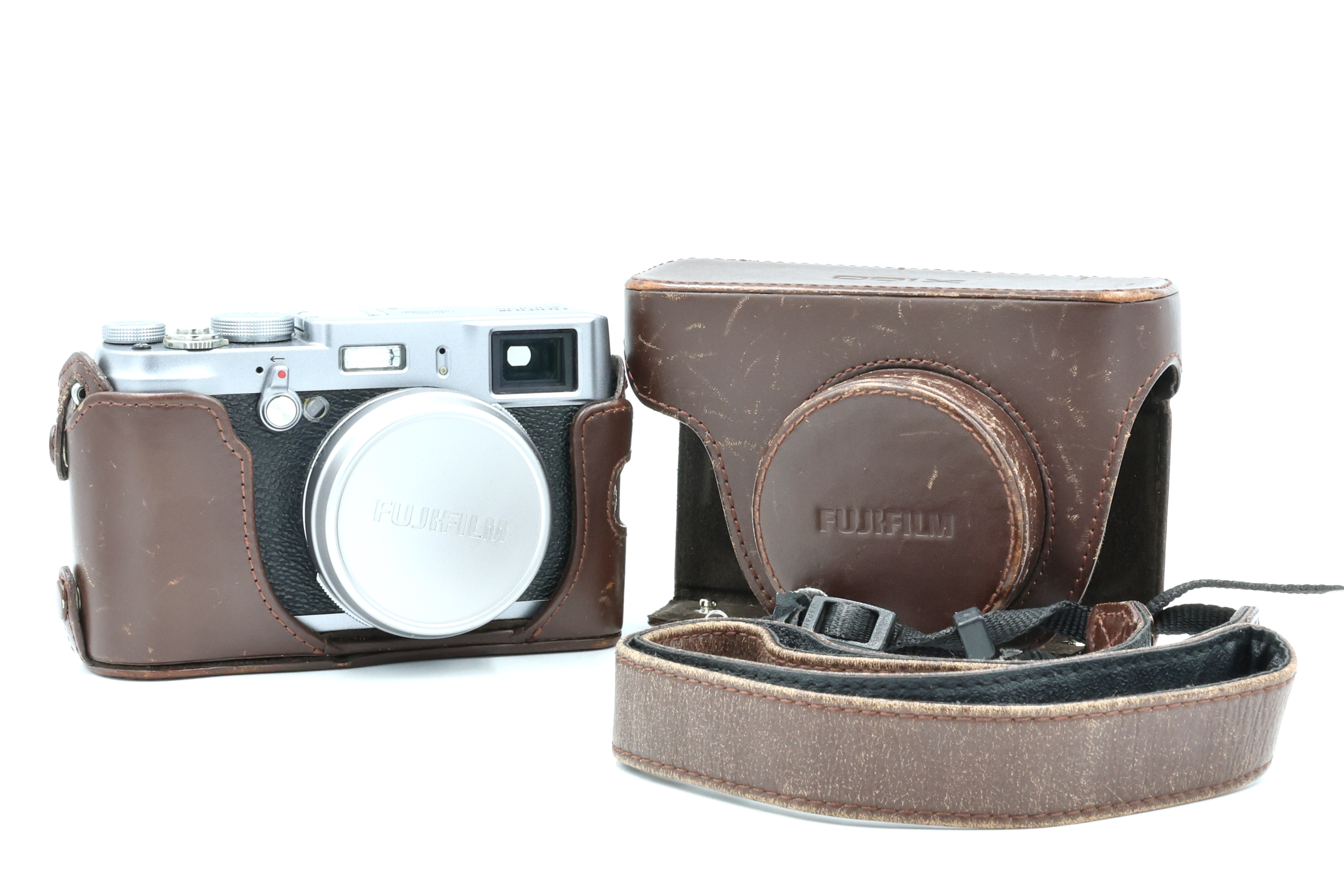 Компактный фотоаппарат Fujifilm X100S Silver (состояние 5-) (б/у)