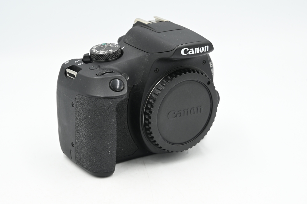 Зеркальный фотоаппарат Canon EOS 2000D Body (состояние 5-) (б/у)