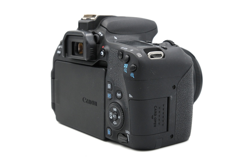 Зеркальный фотоаппарат Canon EOS 77D kit 18-55 IS STM (состояние 5) (б/у)