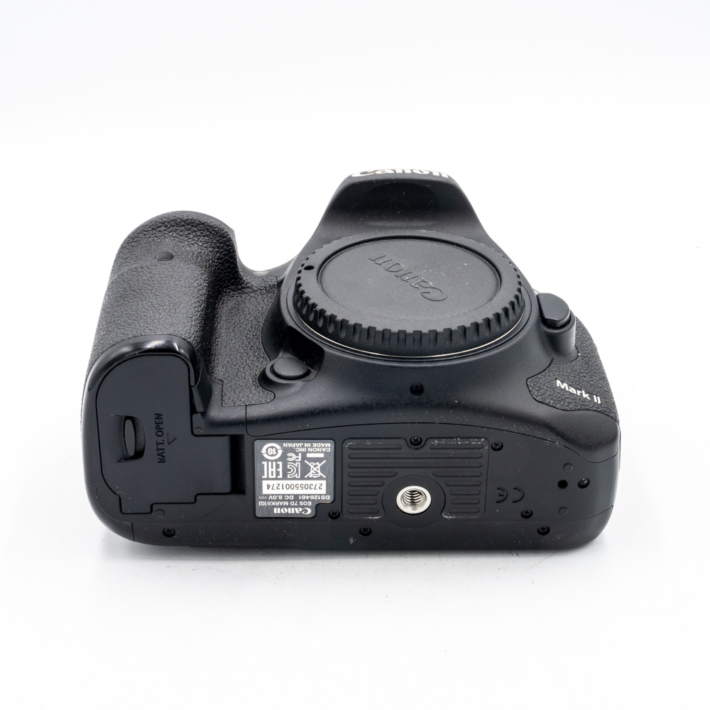 Зеркальный фотоаппарат Canon EOS 7D Mark II Body + W-E1, адаптер Wi-Fi (состояние 5) (б/у)