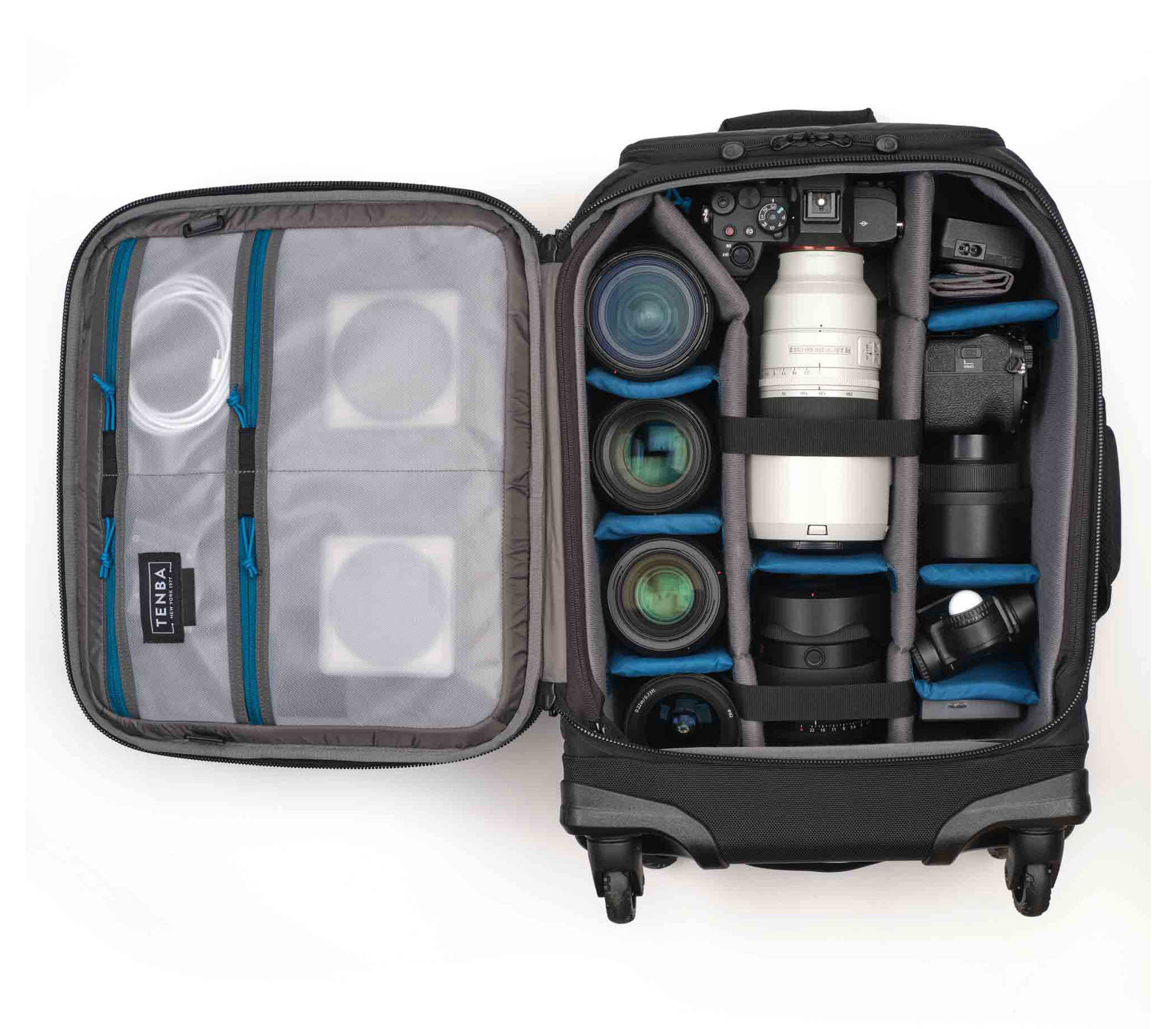 Чемодан-рюкзак на колесах Tenba Axis v2 28L Spinner Backpack Black