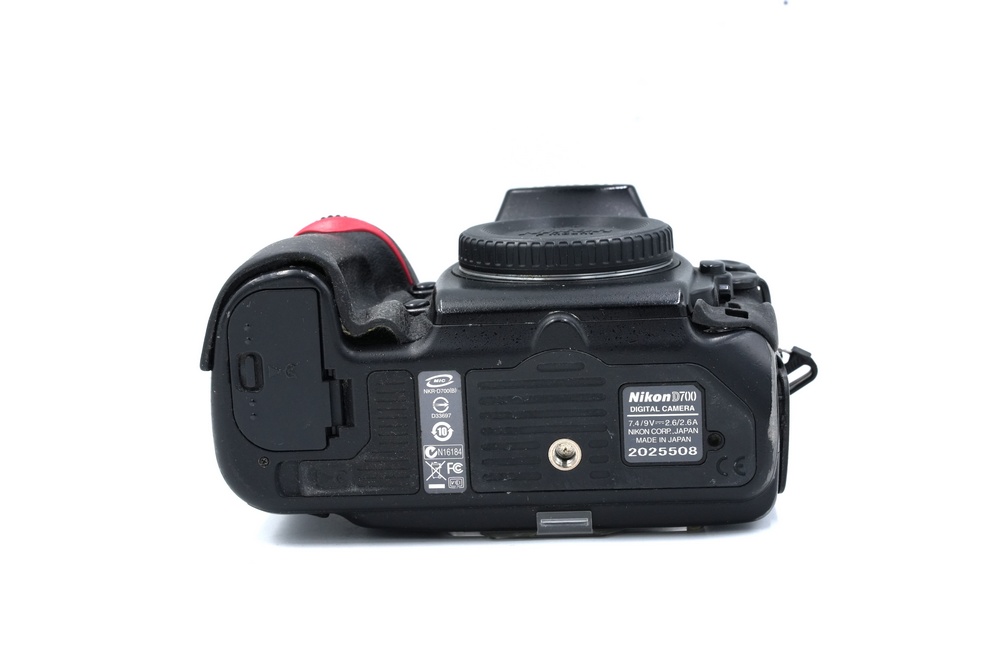 Зеркальный фотоаппарат Nikon D700 body (состояние 4-) (б/у)
