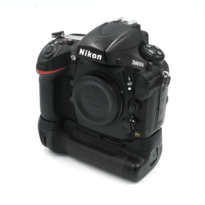 Зеркальный фотоаппарат Nikon D800e MB-D12 Battery Grip Kit (состояние 4) (б/у)