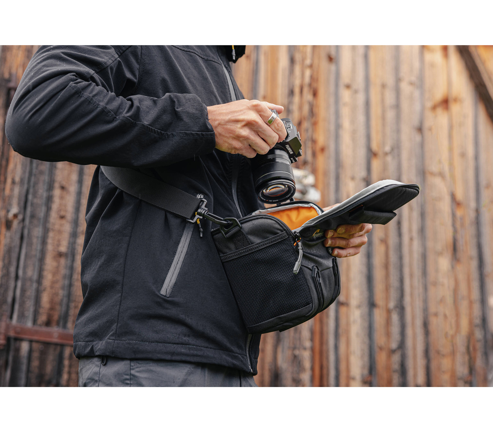 Сумка Lowepro Adventura SH120 III черный