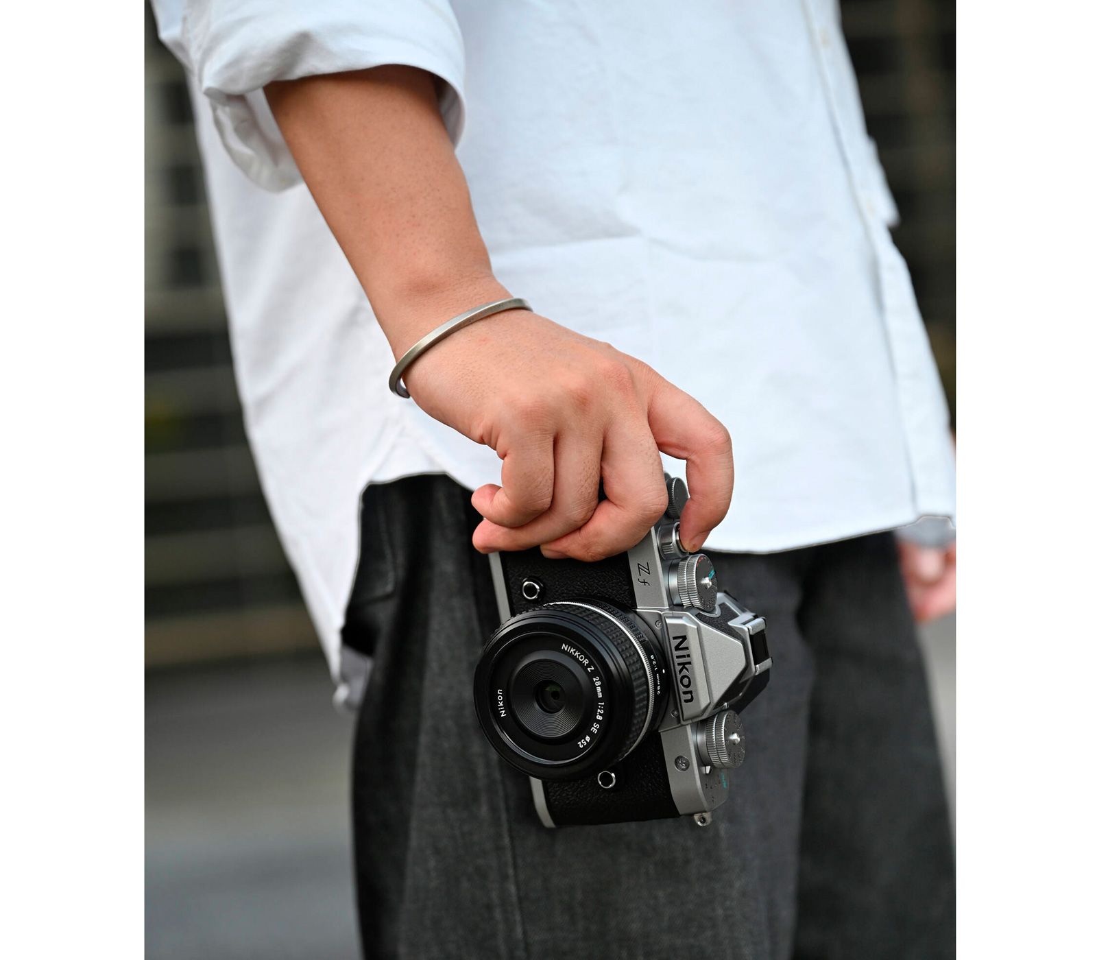 Беззеркальный фотоаппарат Nikon Z f Body, серебристый