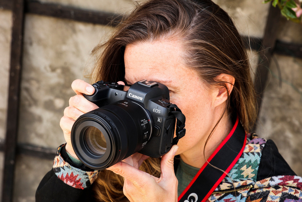 Объектив Canon RF 85mm f/2 Macro IS STM
