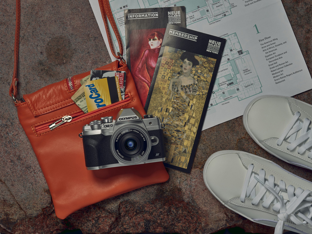 Беззеркальный фотоаппарат Olympus OM-D E-M10 Mark IV kit 14-42 EZ, серебристый