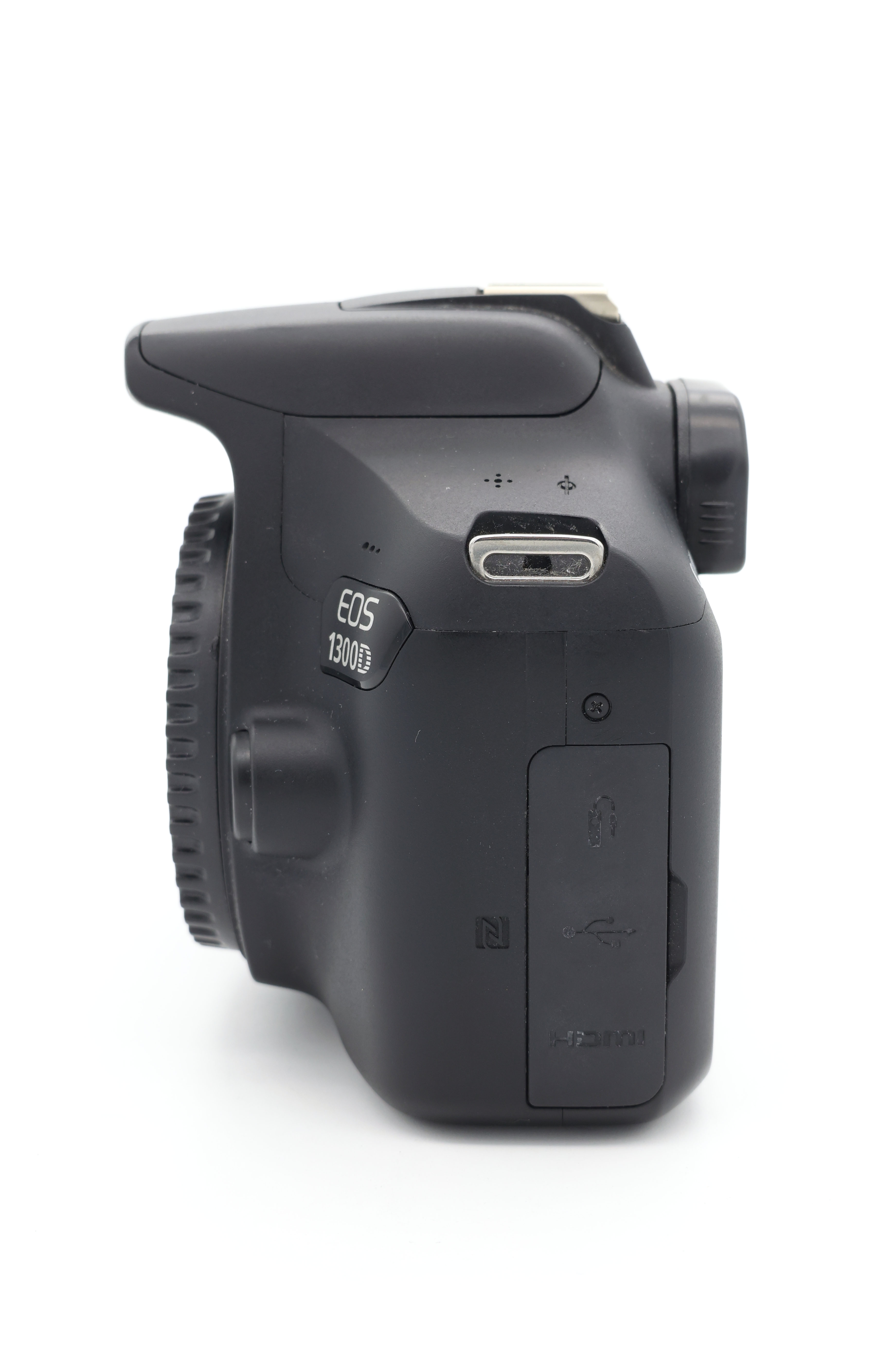 Зеркальный фотоаппарат Canon EOS 1300D Body (состояние 4) (б/у)