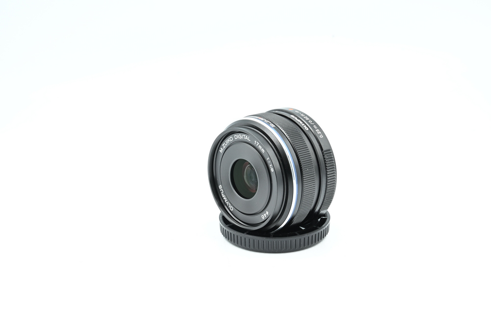 Объектив Olympus M.Zuiko 17mm f/1.8 Digital, черный (состояние 5-) (б/у)
