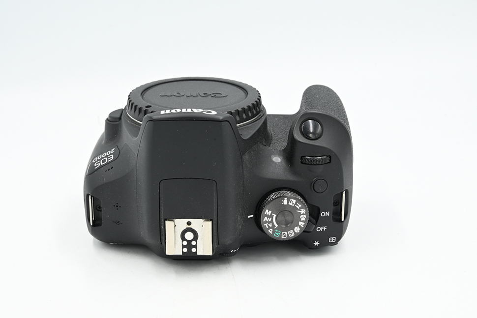 Зеркальный фотоаппарат Canon EOS 2000D Body (состояние 5-) (б/у)