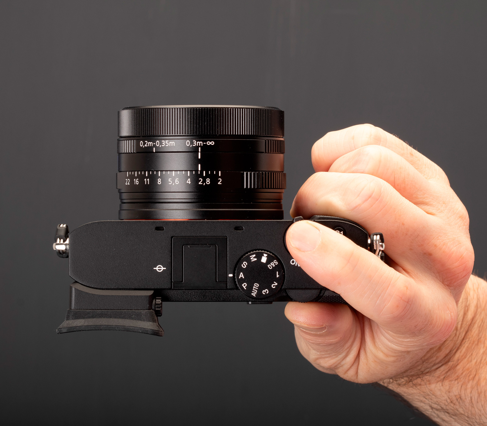 Компактный фотоаппарат Sony RX1R III