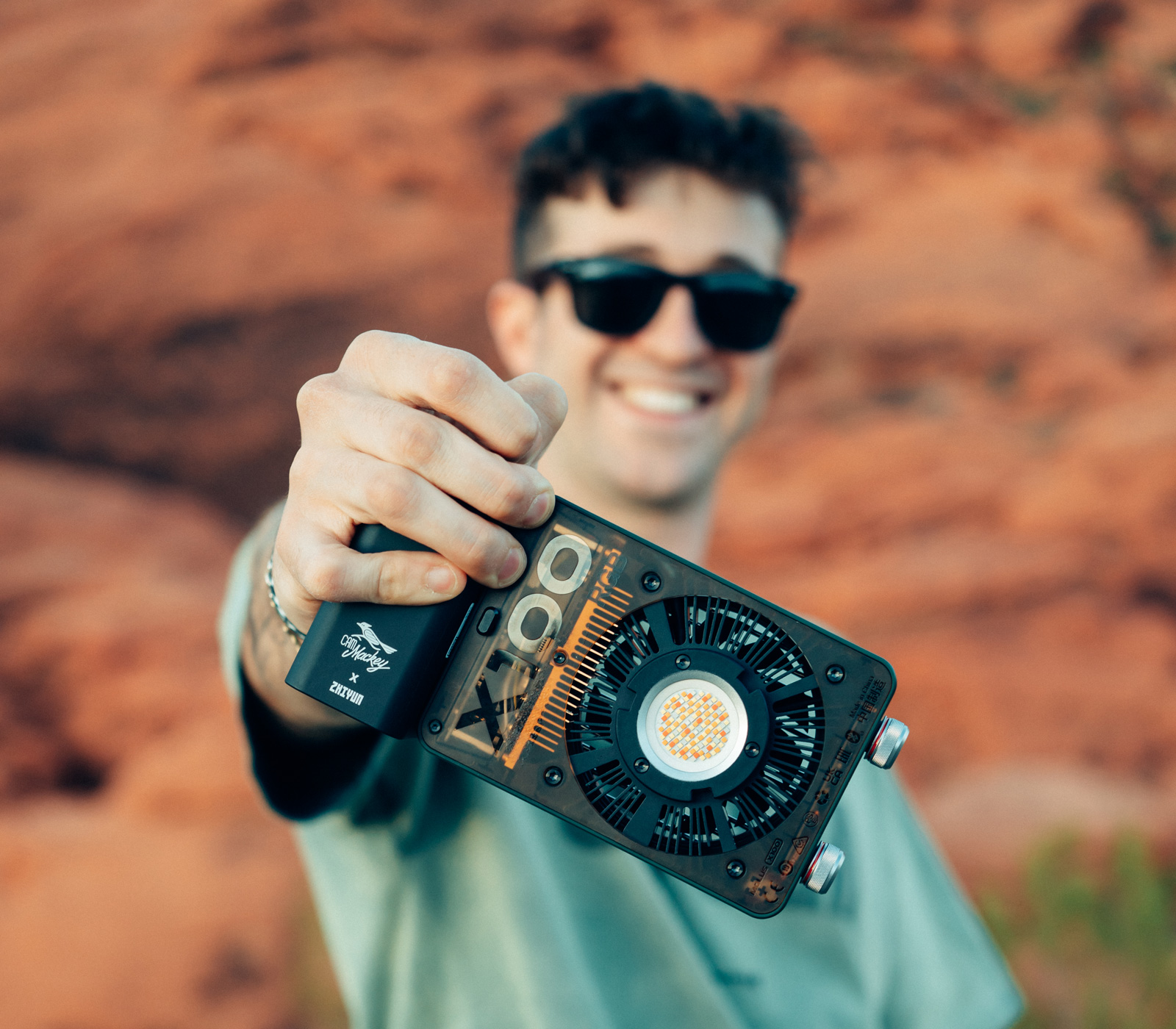 Осветитель Zhiyun MOLUS X100 RGB, 100 Вт, 2500-10000К, комплект Standard
