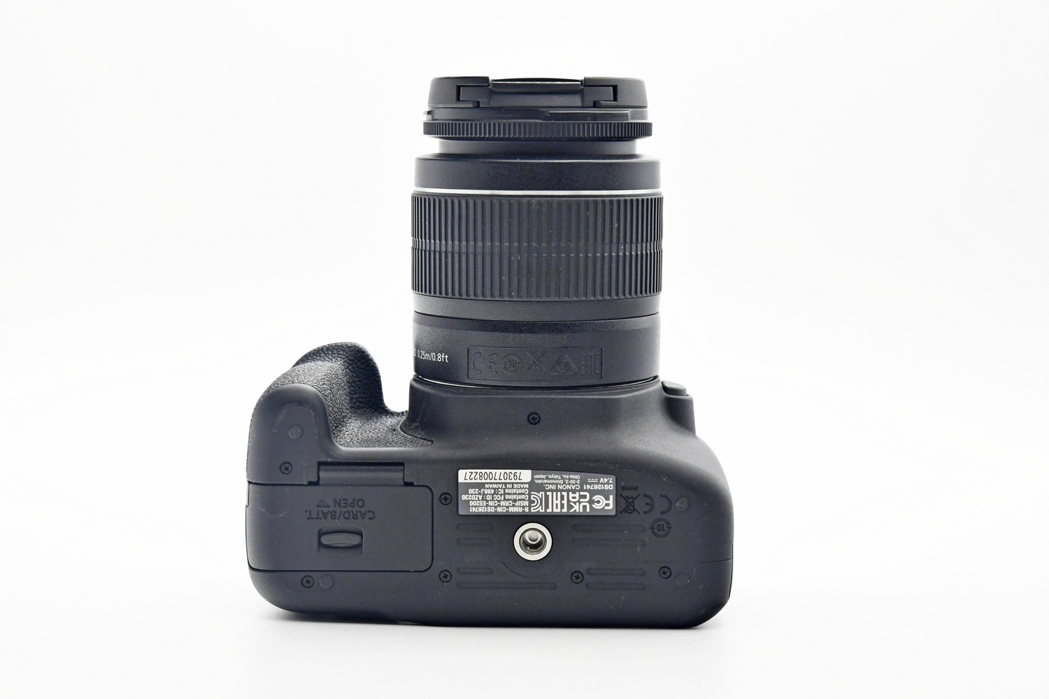 Зеркальный фотоаппарат Canon EOS 2000D Kit EF-S 18-55mm IS II (состояние 5-) (б/у)