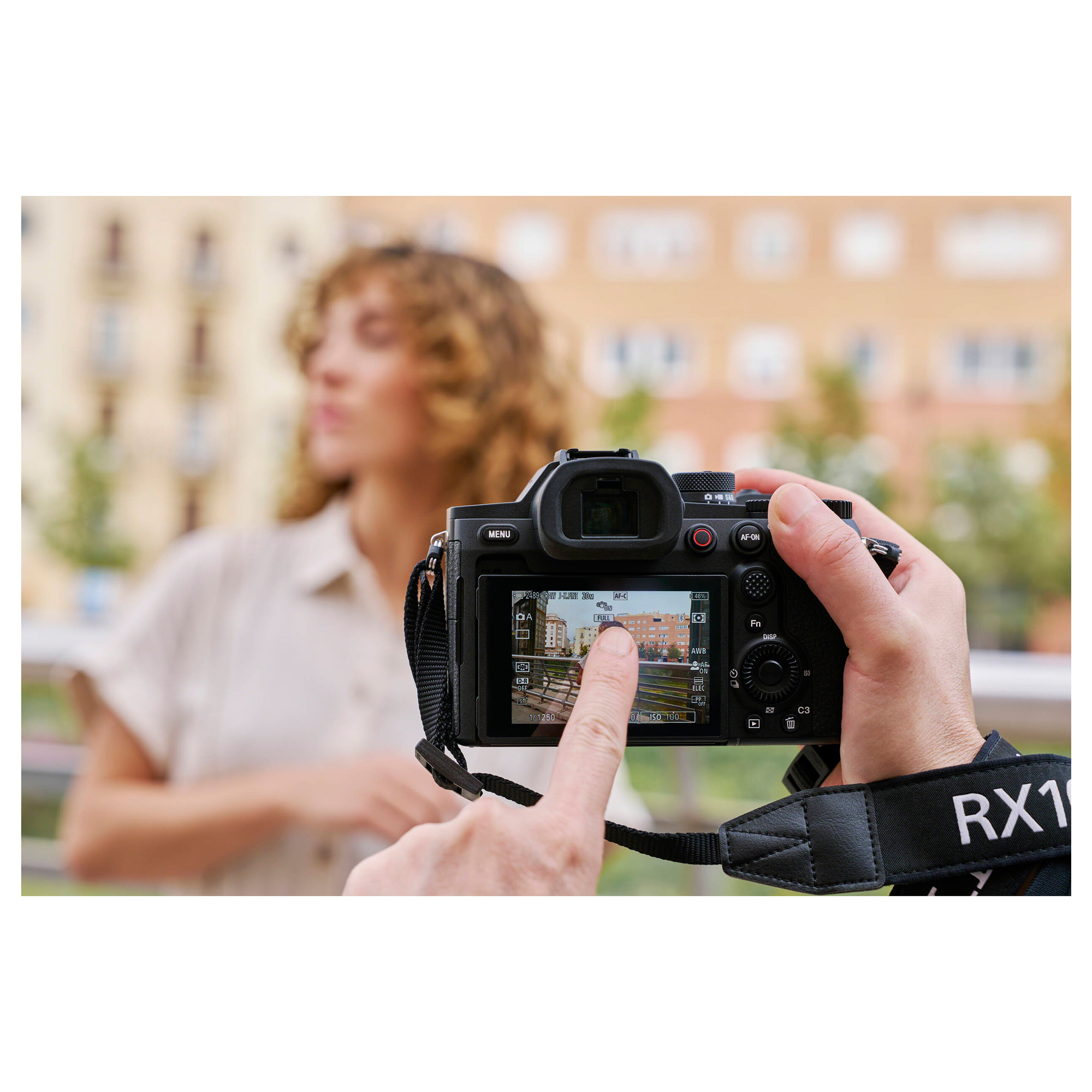Компактный фотоаппарат Sony RX10 V (DSC-RX10M5)