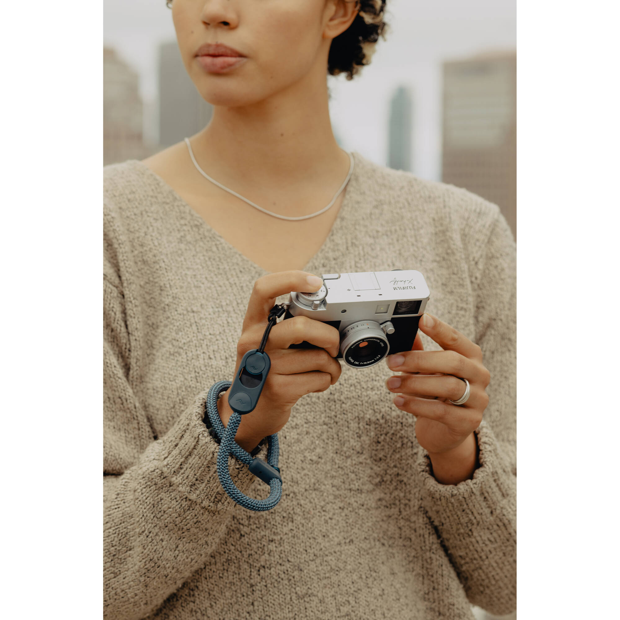 Ремень на запястье Peak Design Cuff Leather Ocean, океанический синий