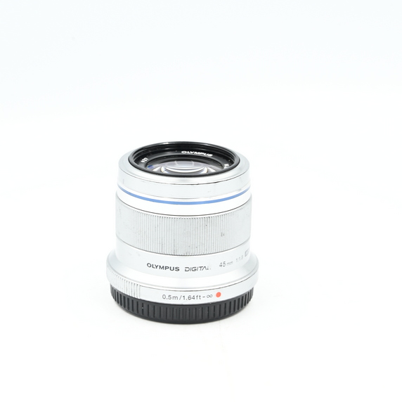 Объектив Olympus M.Zuiko 45mm f/1.8 silver (состояние 4) (б/у)