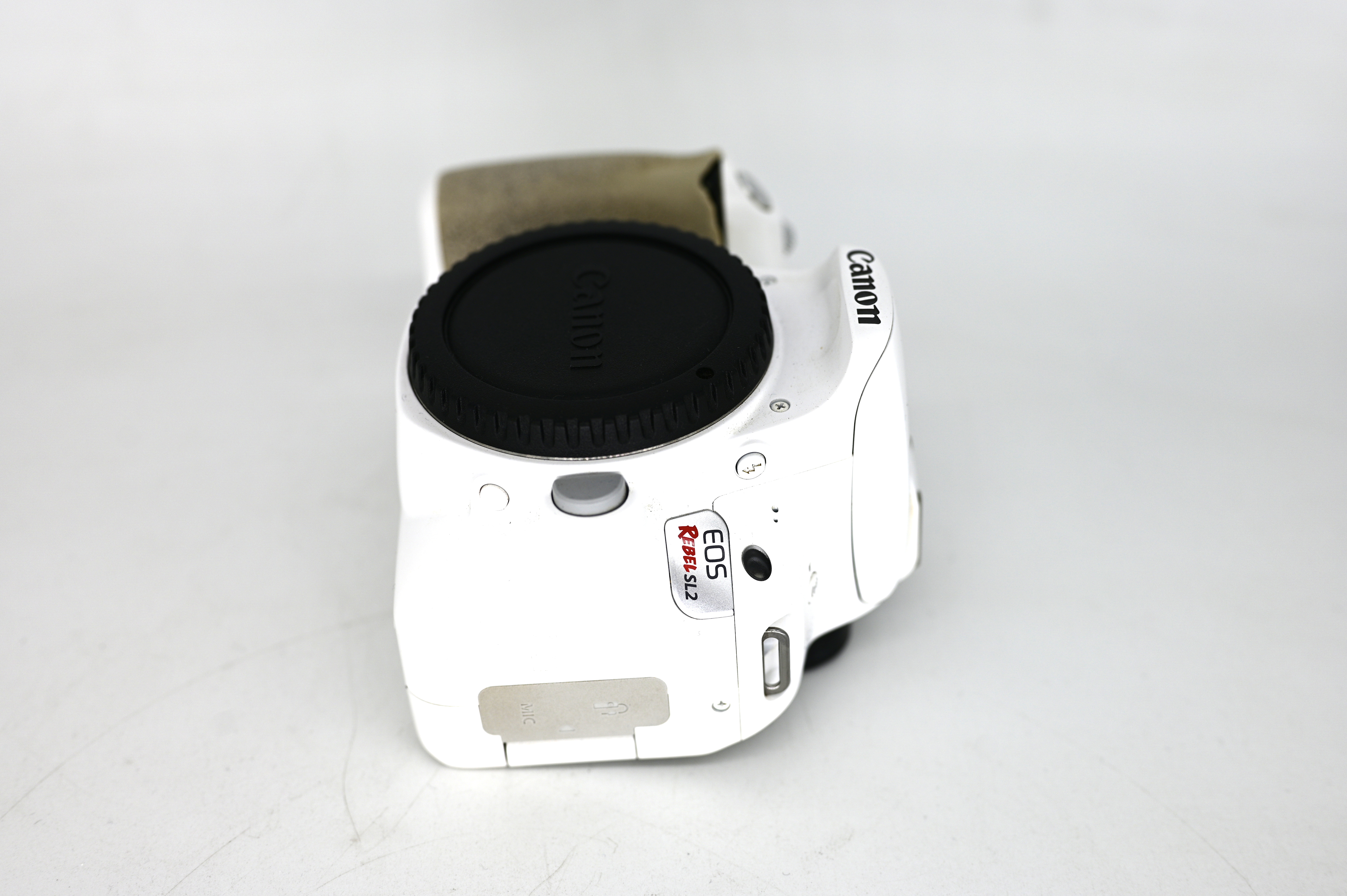 Зеркальный фотоаппарат Canon EOS Digital Rebel SL2 Body (EOS 200D, состояние 3) (б/у)