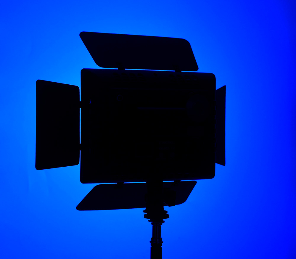 Осветитель Yongnuo YN300 IV, светодиодный, 3200-5600K, RGB, 18 Вт