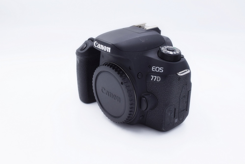 Зеркальный фотоаппарат Canon EOS 77D body (состояние 4) (б/у)