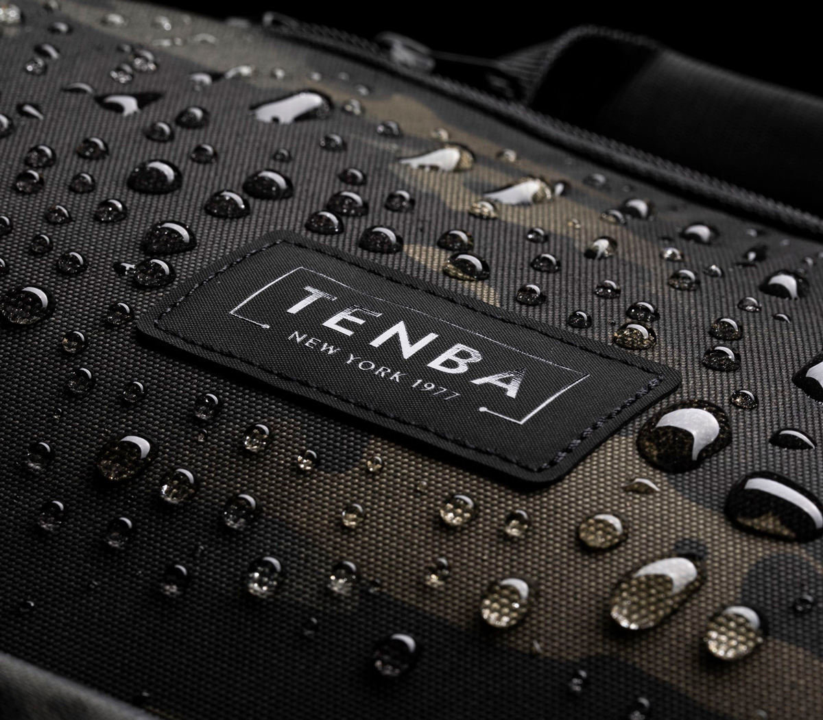 Сумка Tenba Axis v2 Tactical 4L Sling Bag камуфляж