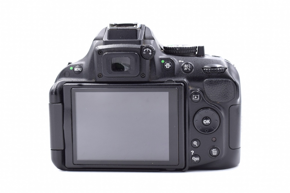 Зеркальный фотоаппарат Nikon D5200 Body (состояние 5-) (б/у)