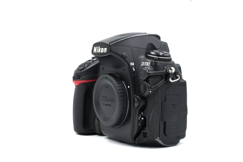 Зеркальный фотоаппарат Nikon D700 body (состояние 4-) (б/у)