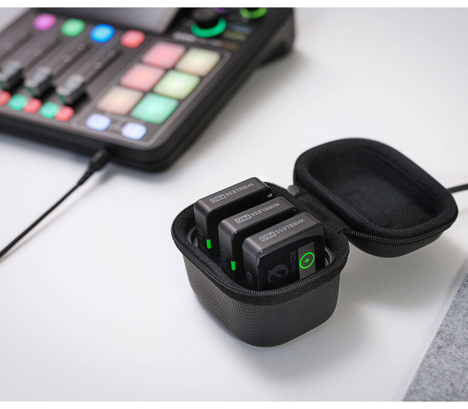 Беспроводная система RODE Wireless PRO, TX+TX+RX, 32 бита, 3.5 мм + USB-C + Lightning