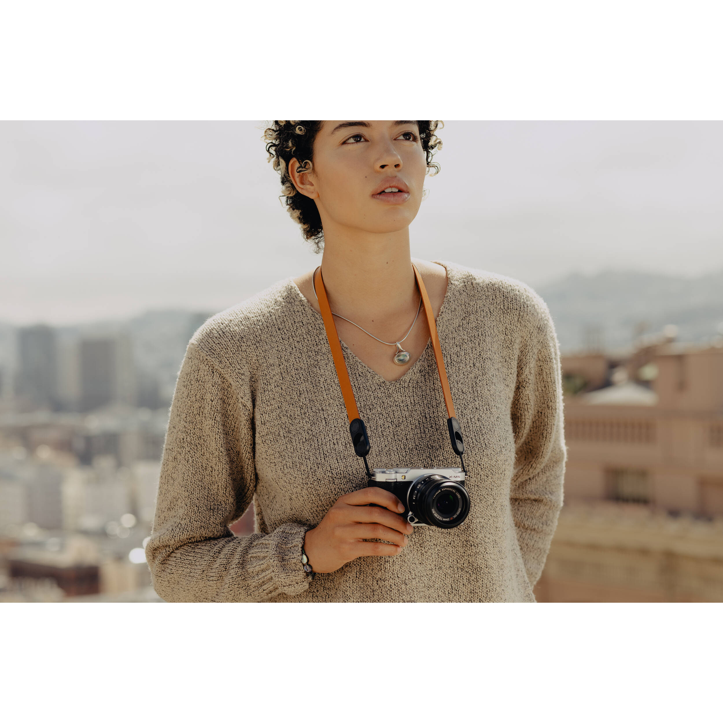Ремень Peak Design Form Leather Neck Amber, янтарный