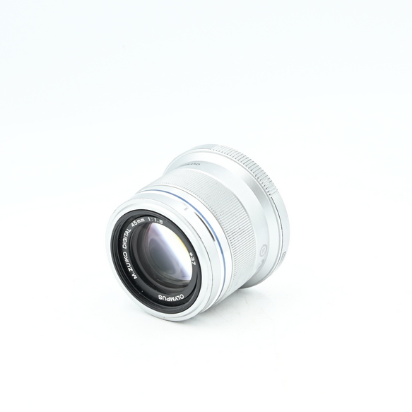 Объектив Olympus M.Zuiko 45mm f/1.8 silver (состояние 4) (б/у)