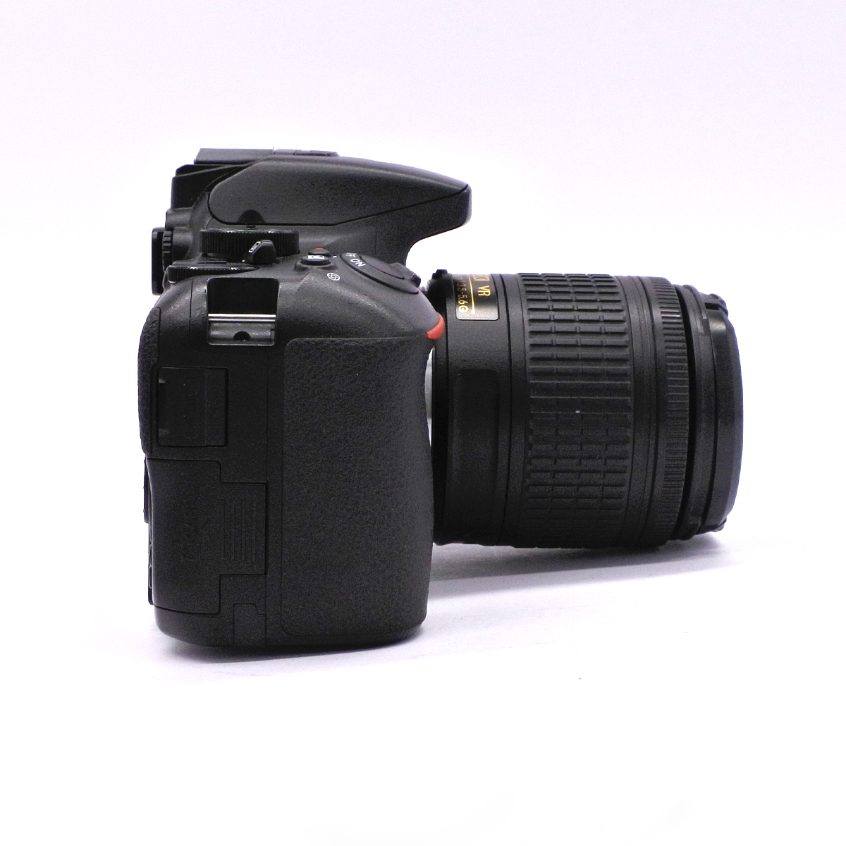 Зеркальный фотоаппарат Nikon D5500 Kit 18-55mm f/3.5-5.6 G DX VR (состояние 5) (б/у)
