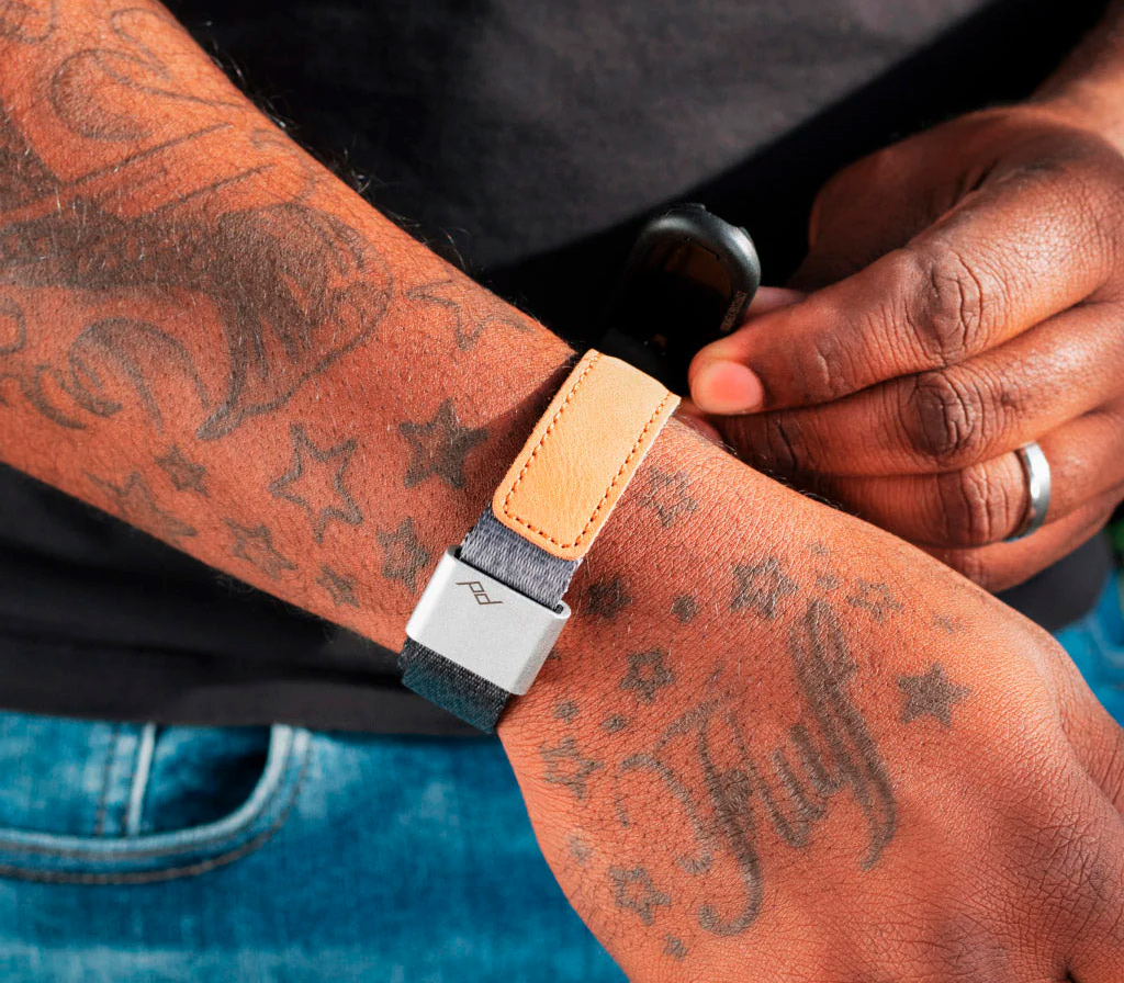 Ремень на запястье Peak Design Cuff, серебристый (Ash)