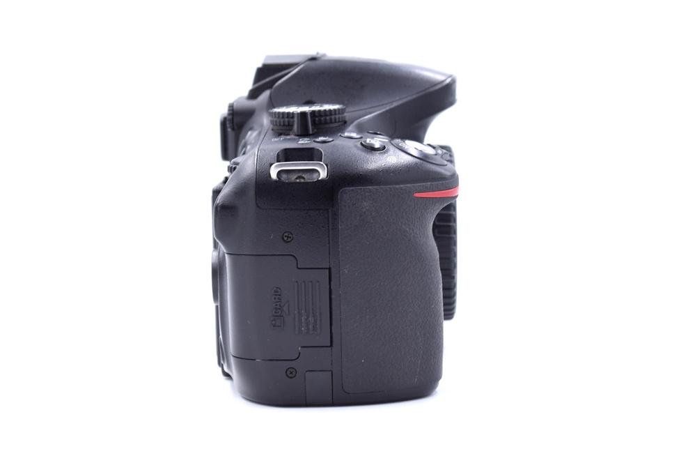 Зеркальный фотоаппарат Nikon D5200 Body (состояние 5-) (б/у)