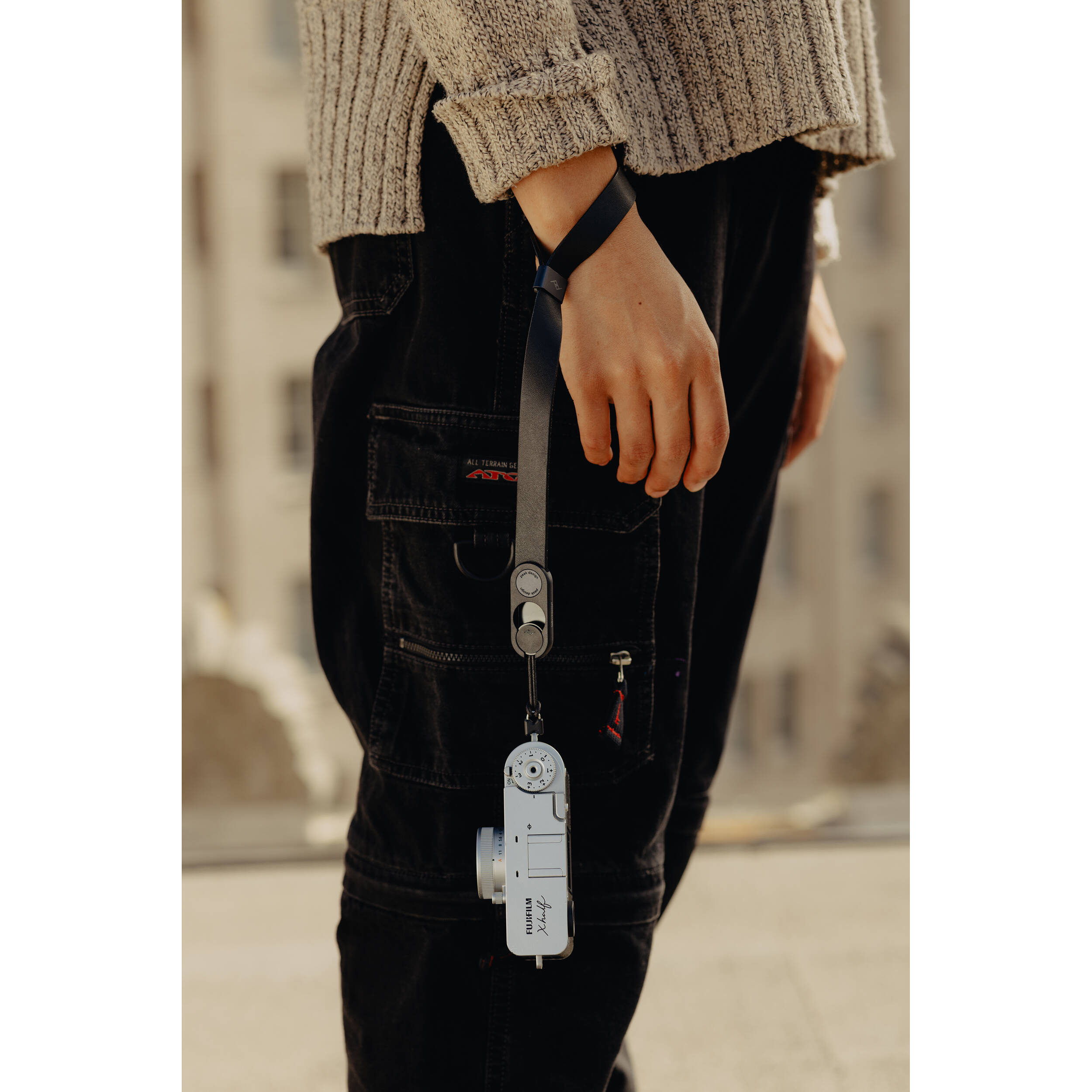 Ремень на запястье Peak Design Cuff Leather, черный