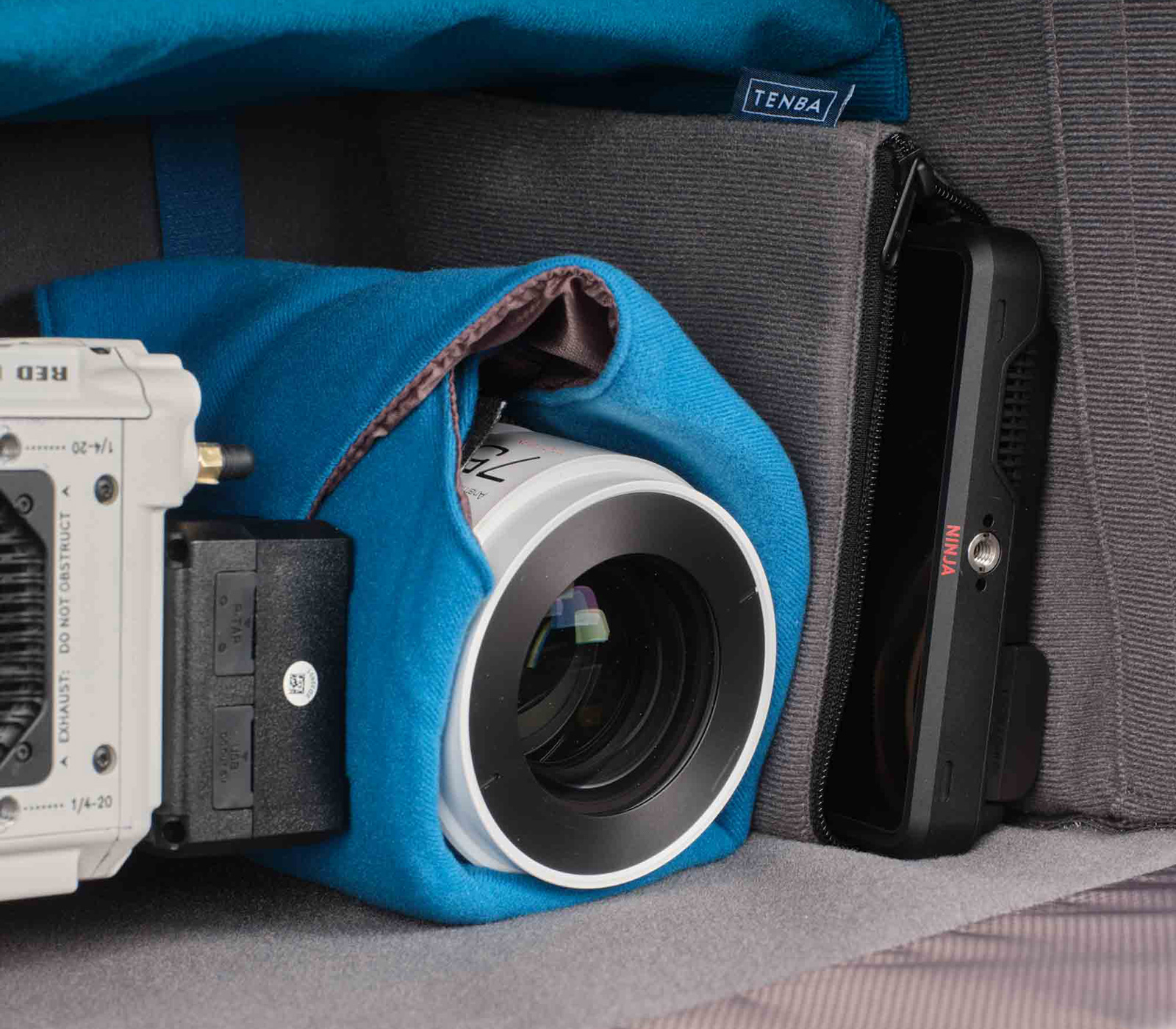 Сумка Tenba Cineluxe v2 Shoulder Bag 21 Hightop