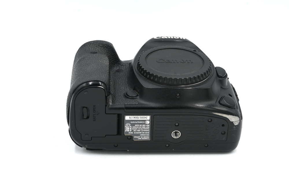 Зеркальный фотоаппарат Canon EOS 5D Mark IV Body (состояние 4) (б/у)
