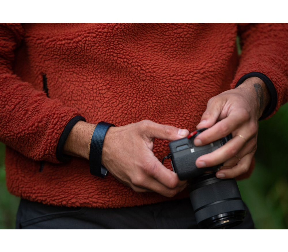 Ремень на запястье Peak Design Cuff, темно-синий (Midnight)
