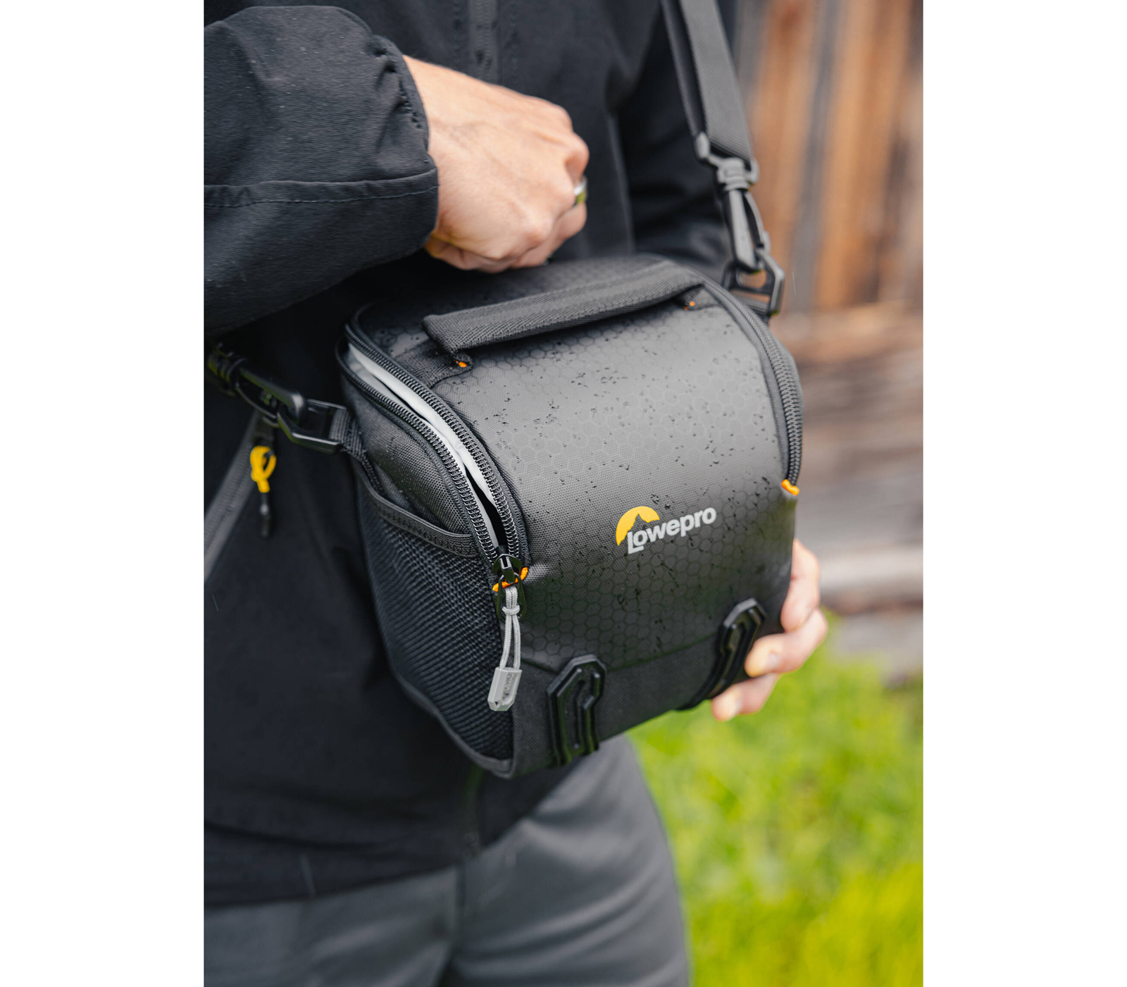 Сумка Lowepro Adventura SH120 III черный
