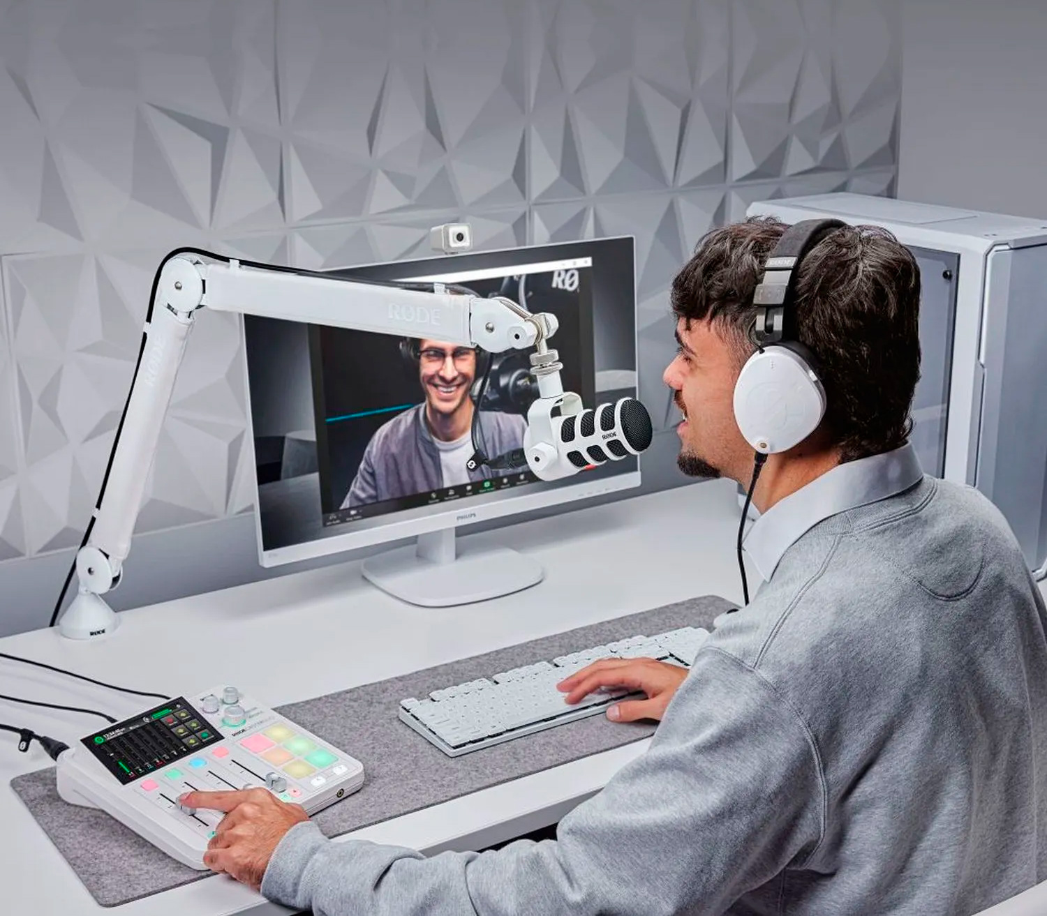 Держатель RODE PSA+ Professional Studio Arm, для микрофона, настольный, белый